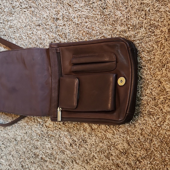 Wilsons Leather Cross Body Bag - Picture 3 of 12